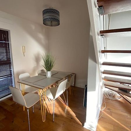 Central Sea View Maisonette Хейстингс Екстериор снимка