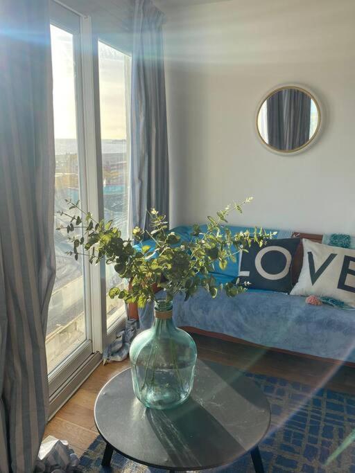 Central Sea View Maisonette Хейстингс Екстериор снимка
