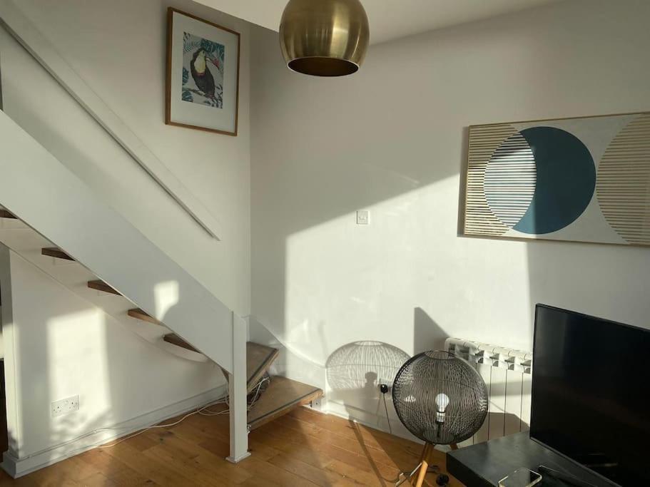 Central Sea View Maisonette Хейстингс Екстериор снимка