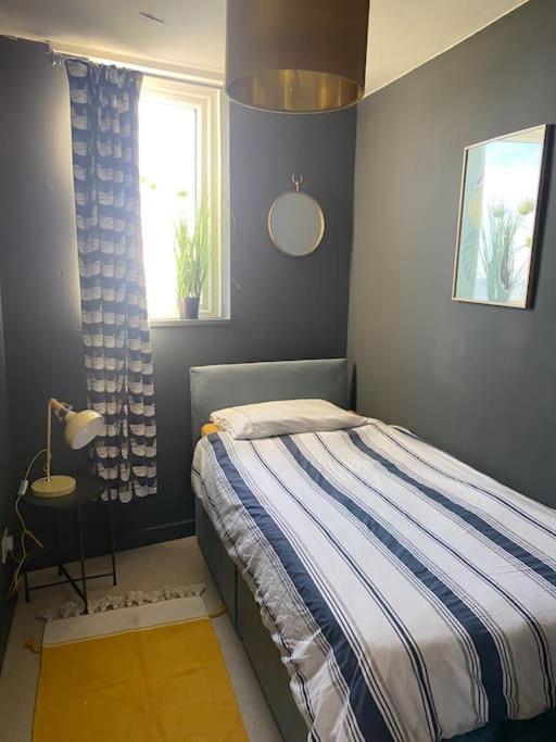 Central Sea View Maisonette Хейстингс Екстериор снимка