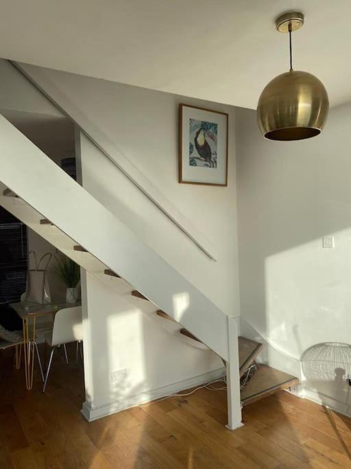 Central Sea View Maisonette Хейстингс Екстериор снимка