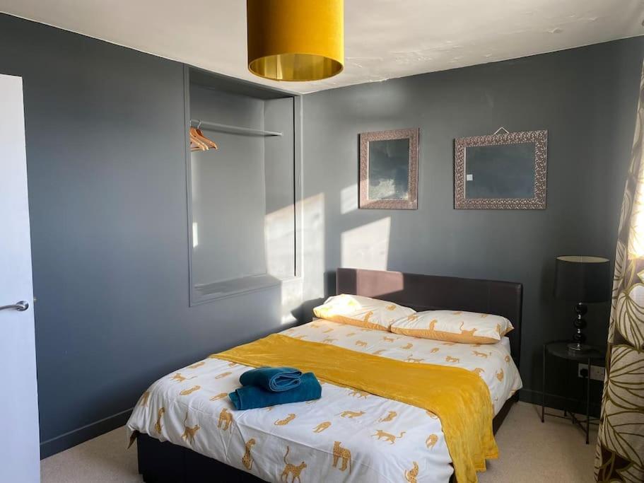 Central Sea View Maisonette Хейстингс Екстериор снимка