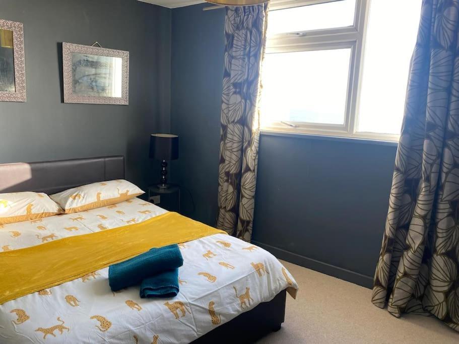 Central Sea View Maisonette Хейстингс Екстериор снимка