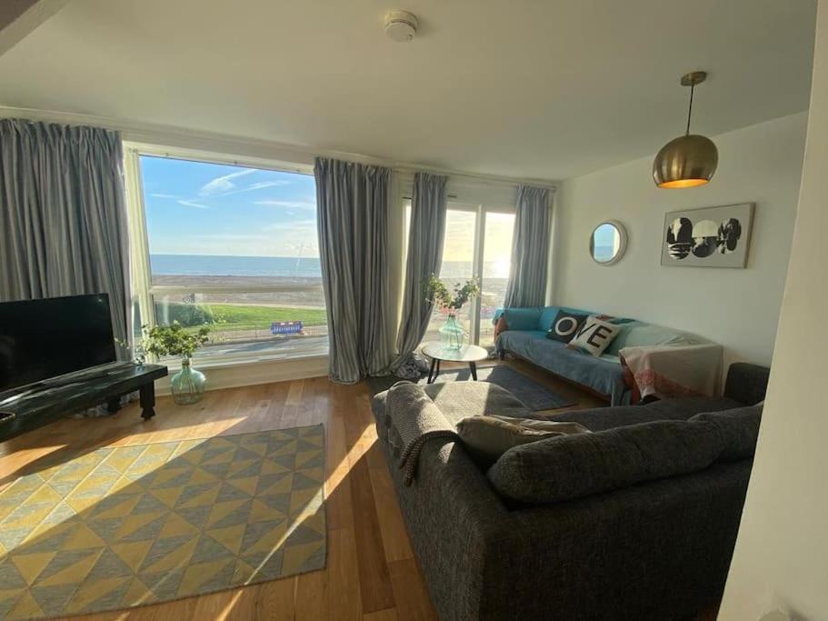 Central Sea View Maisonette Хейстингс Екстериор снимка