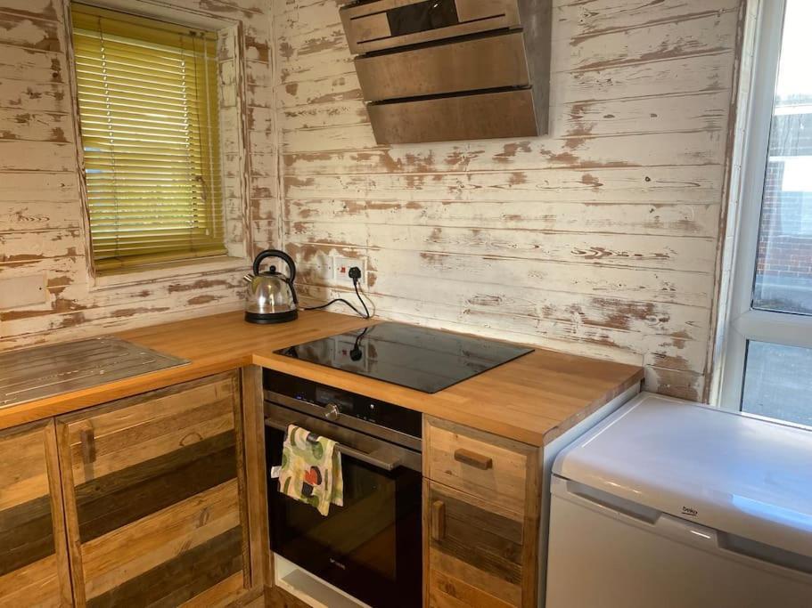 Central Sea View Maisonette Хейстингс Екстериор снимка